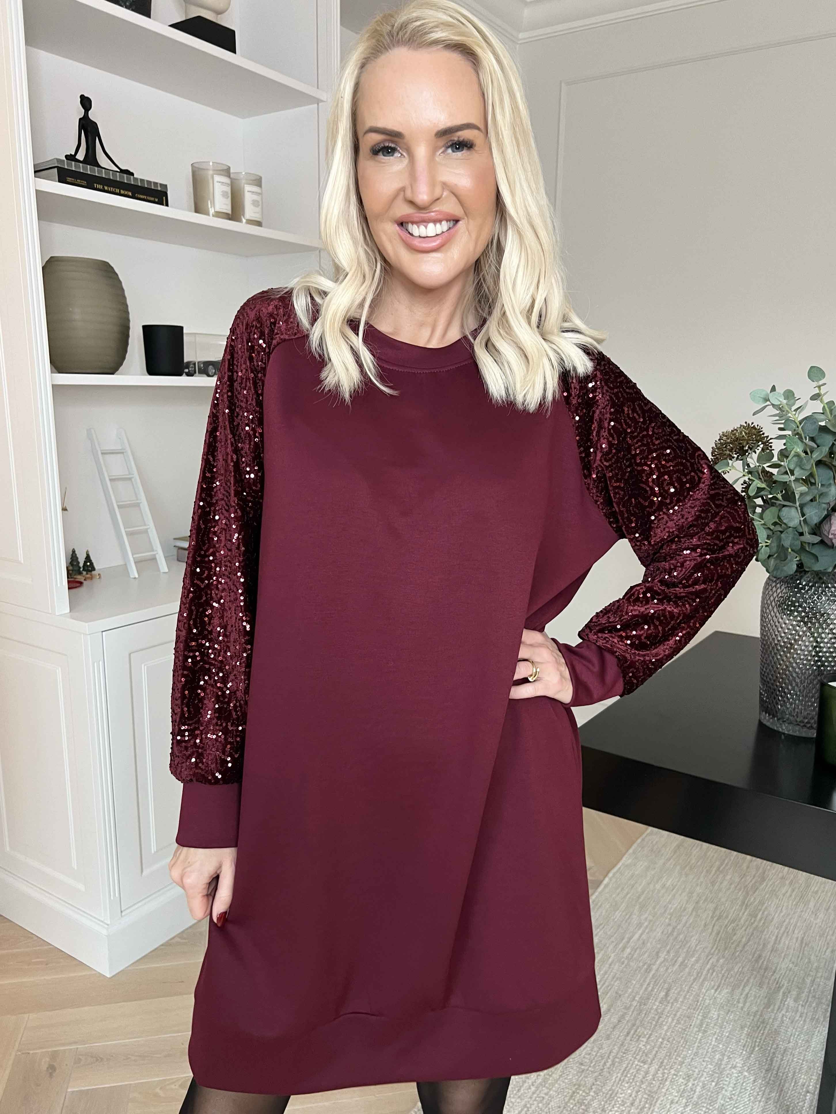 Parma - Joggingkjole med pailletærmer